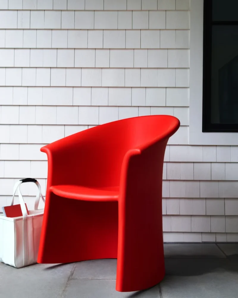 Heller_SU22_1033_Vignelli_Rocker_Red_Bag_949-768x1024
